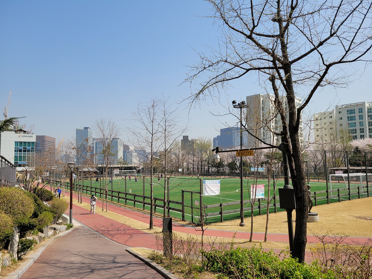 终帮助他们 终帮助他们